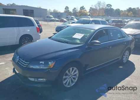 2013 Volkswagen Passat 2.5L Sel Premium z USA, uszkodzony, nr VIN 1VWCH7A39DC133784
